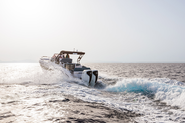 采用V型8缸350马力发动机的新型大型船外机“BF350”亮相“2023热那亚国际游艇展”，迎来全球首秀