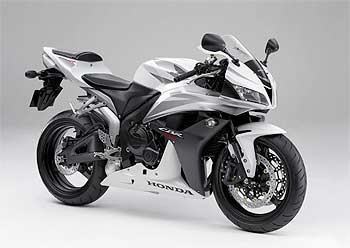 Honda在日本推出全新改版超级赛车“CBR600RR”