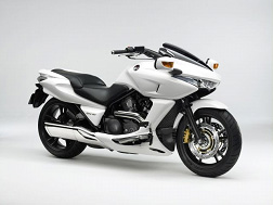 Honda推出搭载全新自动变速系统HFT的大型运动巡航款摩托车