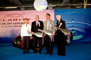 Honda投产新型燃料电池车“FCX Clarity”-美国首批FCX Clarity顾客