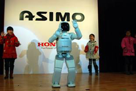 类人型机器人ASIMO赴都江堰演出-ASIMO和孩子们一起跳舞