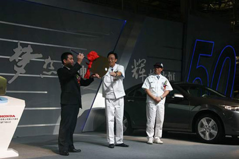 东风Honda投产新车型“思铂睿（SPIRIOR）”-向特约店代表交钥匙