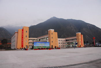 茂县东风本田励志小学顺利开学-东风本田励志小学