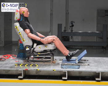 飞度座椅鞭打试验