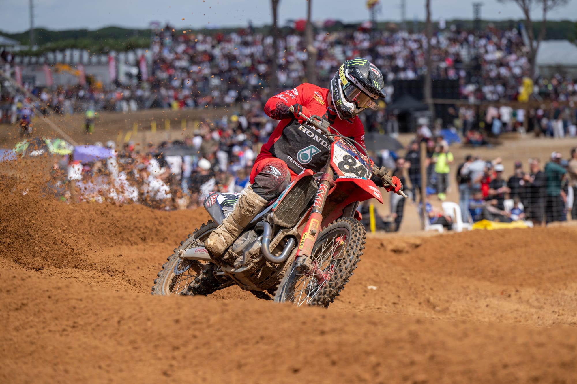 MXGP 安达卢西亚分站赛：赫林斯两回合连夺亚军，延续出色开赛状态。